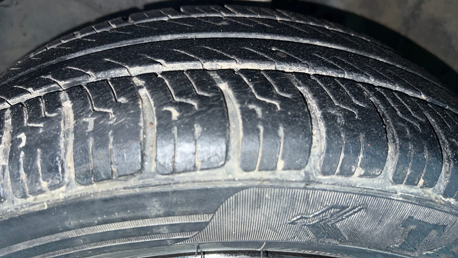 Used 2015 Honda Brio S MT Petrol Manual tyres LEFT FRONT TYRE TREAD VIEW