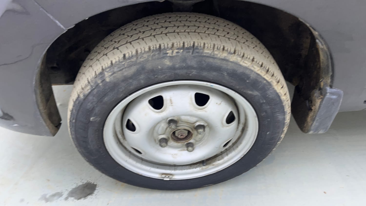 Used 2015 Maruti Suzuki Alto K10 LXi Petrol Manual tyres LEFT FRONT TYRE RIM VIEW