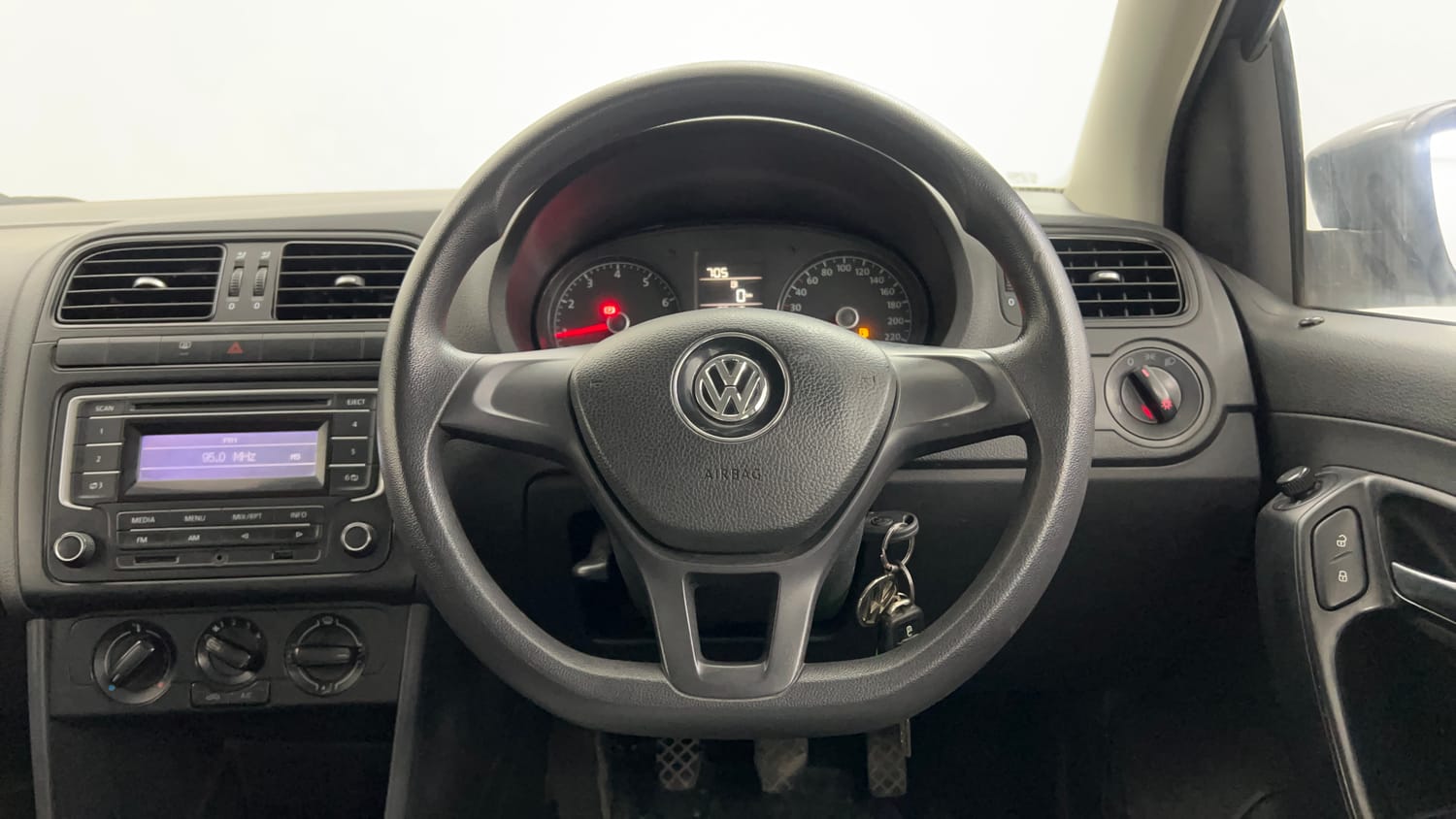 Used 2015 Volkswagen Polo Comfortline 1.2L (P) Petrol Manual interior STEERING VIEW