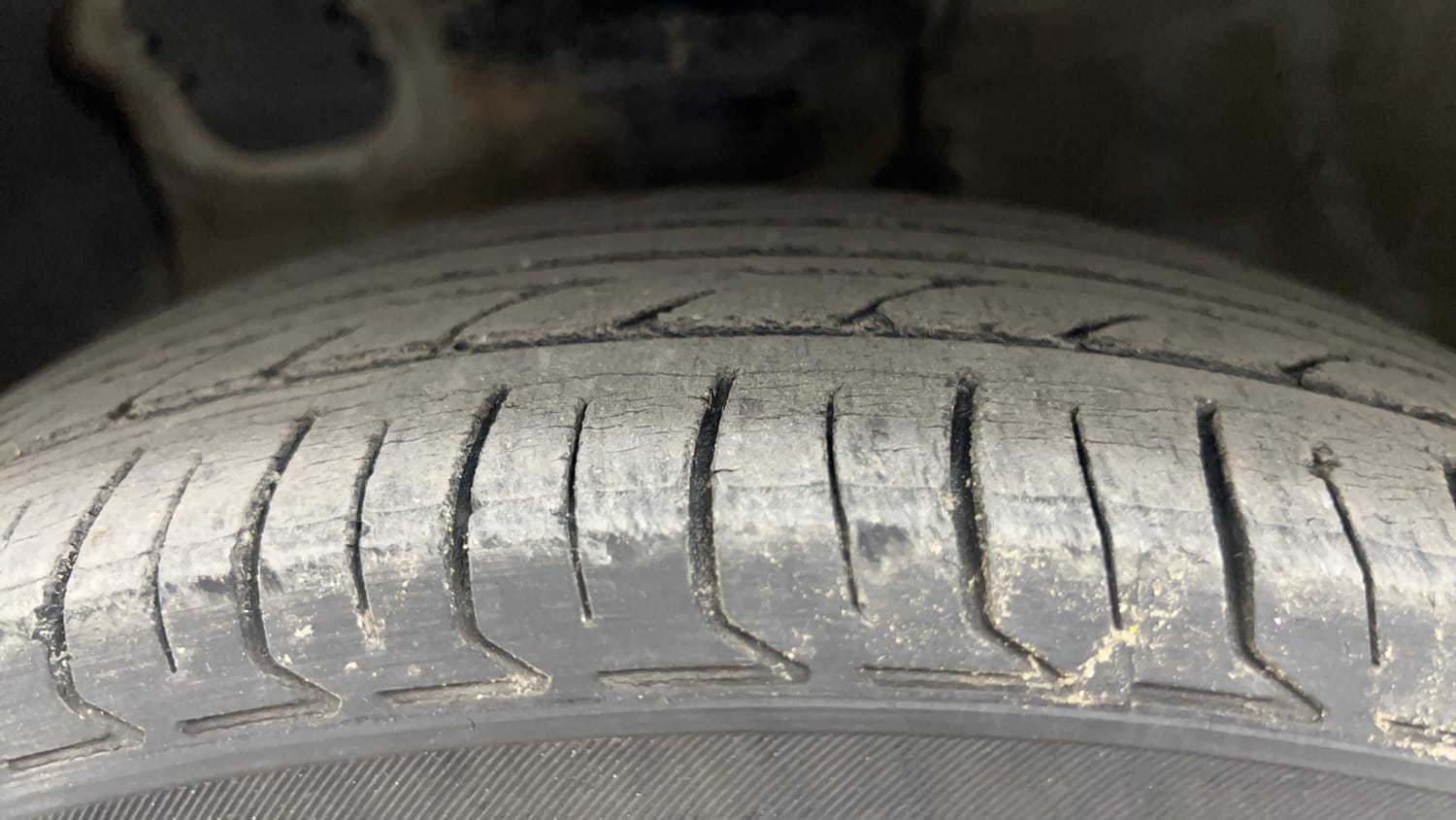 Used 2017 Hyundai Grand i10 Asta 1.2 Kappa VTVT Petrol Manual tyres LEFT FRONT TYRE TREAD VIEW