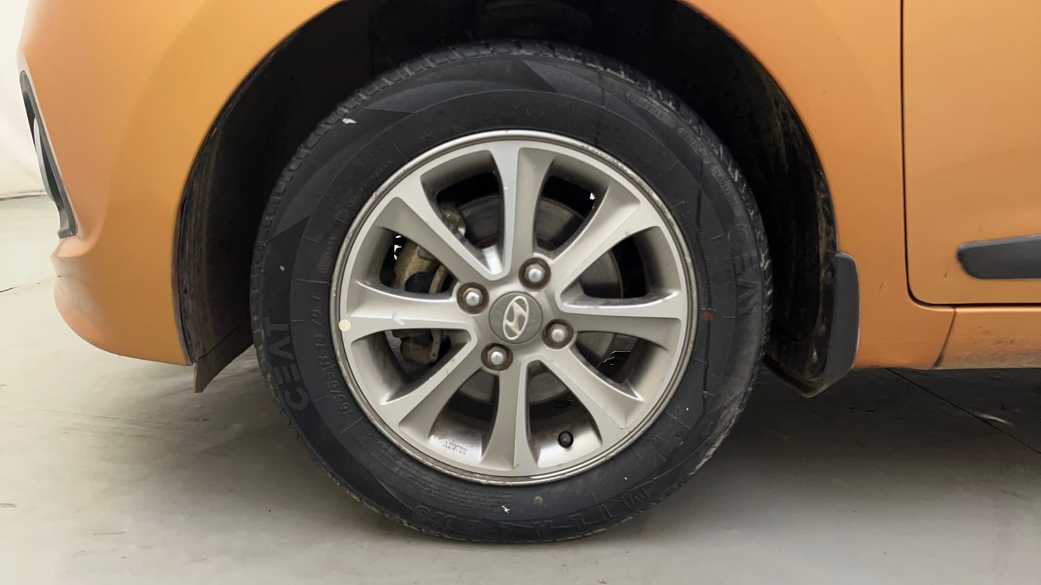 Used 2015 Hyundai Grand i10 Asta 1.2 Kappa VTVT (O) Petrol Manual tyres LEFT FRONT TYRE RIM VIEW