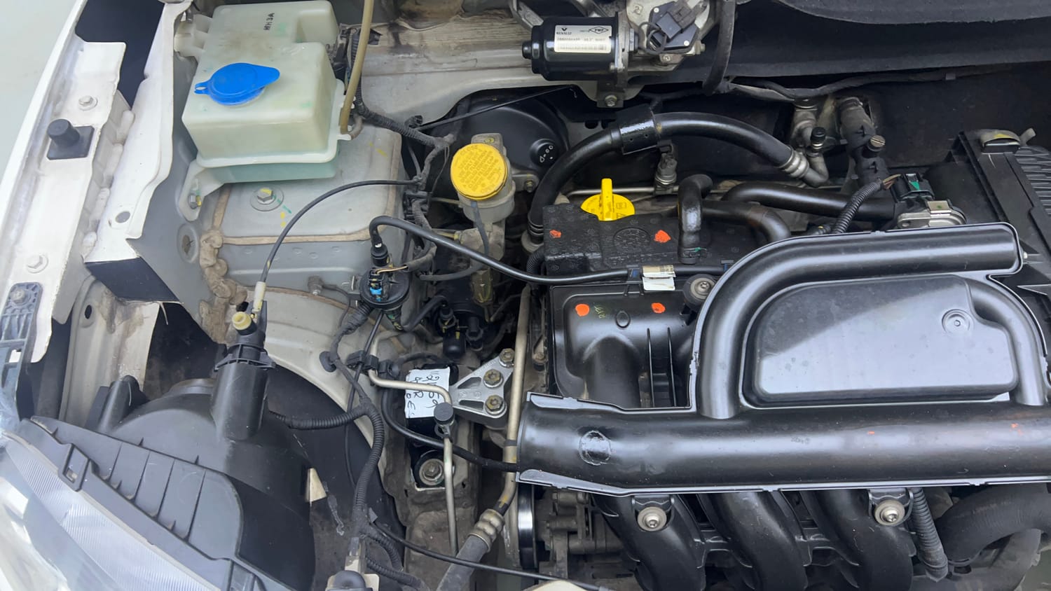 Used 2018 Renault Kwid 1.0 RXT AMT Opt Petrol Automatic engine ENGINE RIGHT SIDE VIEW