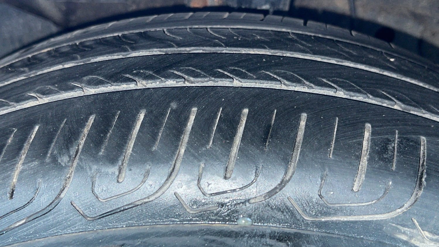 Used 2025 Honda Amaze ZX 1.2 Petrol CVT Petrol Automatic tyres LEFT FRONT TYRE TREAD VIEW