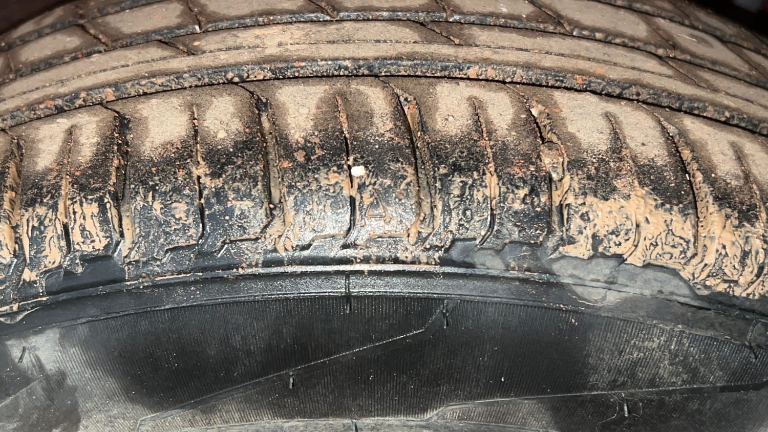Used 2022 Hyundai Grand i10 Nios Asta 1.2 Kappa VTVT Petrol Manual tyres LEFT REAR TYRE TREAD VIEW
