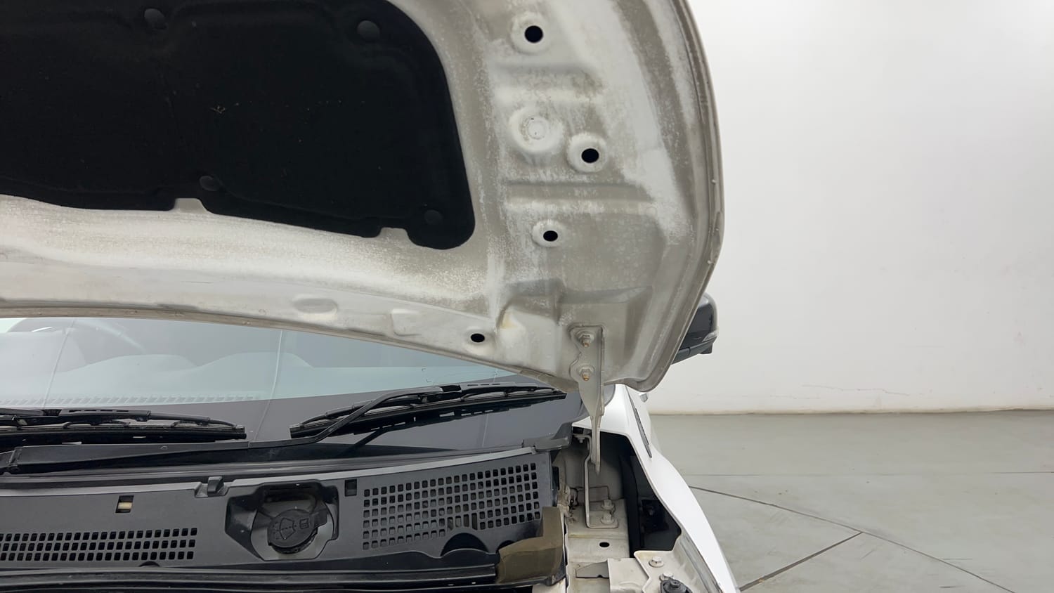 Used 2024 Nissan Magnite XV Premium Turbo CVT Petrol Automatic engine ENGINE LEFT SIDE HINGE & APRON VIEW