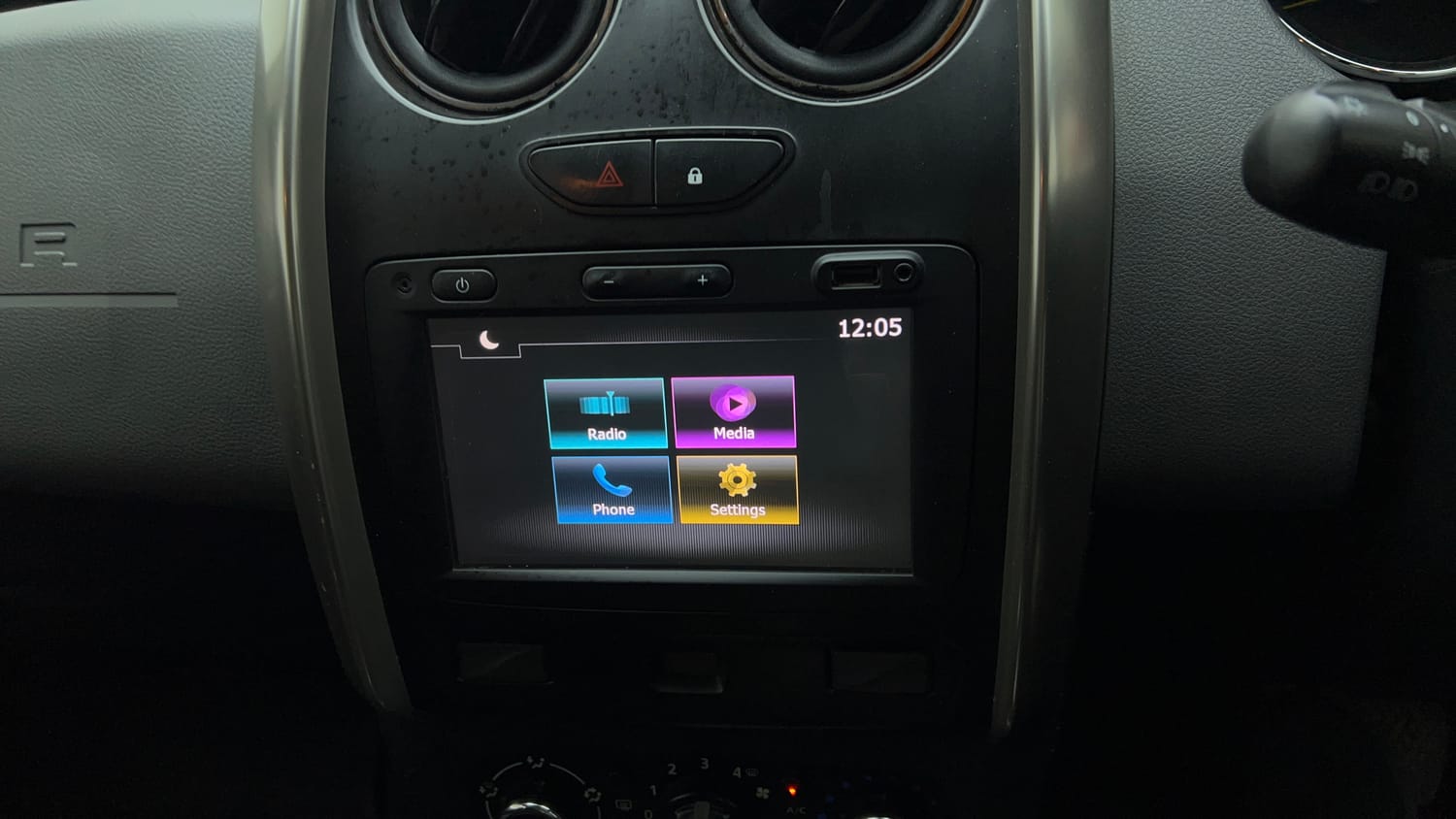 Used 2018 Renault Duster RXS CVT Petrol Automatic top_features Touch screen infotainment system