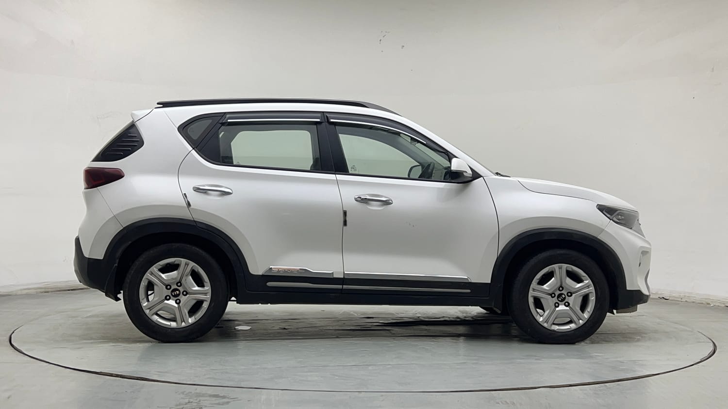 Used 2021 Kia Sonet HTX 1.5 Diesel Manual exterior RIGHT SIDE VIEW