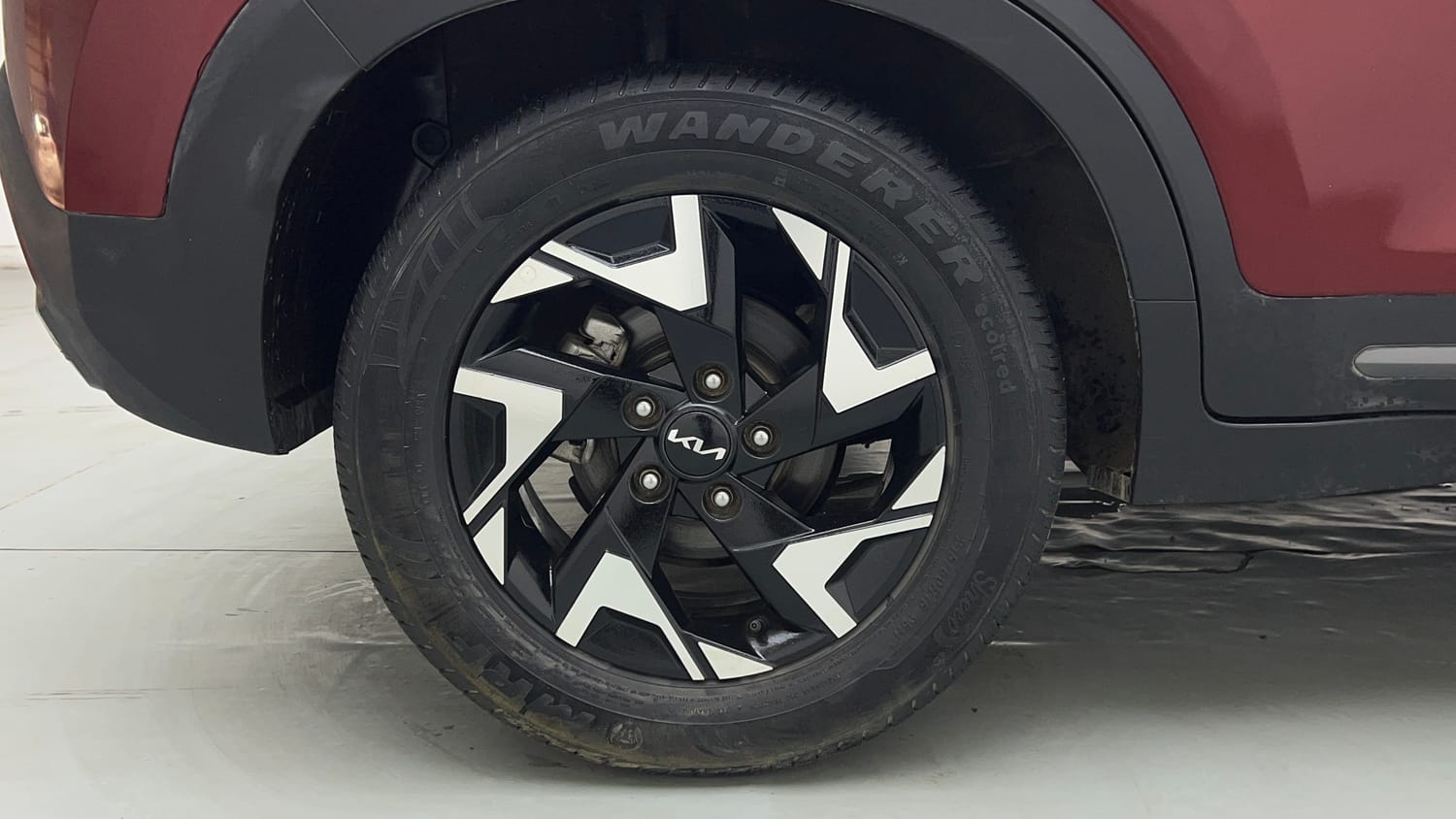 Used 2024 Kia Sonet GTX Plus 1.0 Turbo Petrol DCT Dual Tone Petrol Automatic tyres RIGHT REAR TYRE RIM VIEW