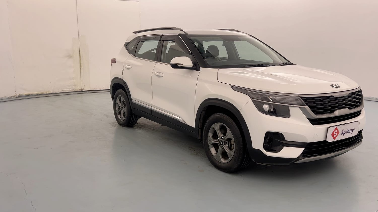 Used 2020 Kia Seltos HTK Plus 1.5 Petrol Manual exterior RIGHT FRONT CORNER VIEW