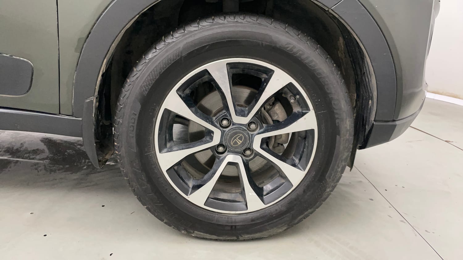 Used 2021 Tata Nexon XZA Plus (O) Diesel Diesel Automatic tyres RIGHT FRONT TYRE RIM VIEW