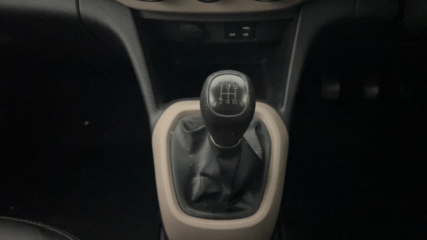 Used 2019 Hyundai Grand i10 Magna 1.2 Kappa VTVT Petrol Manual interior GEAR  KNOB VIEW