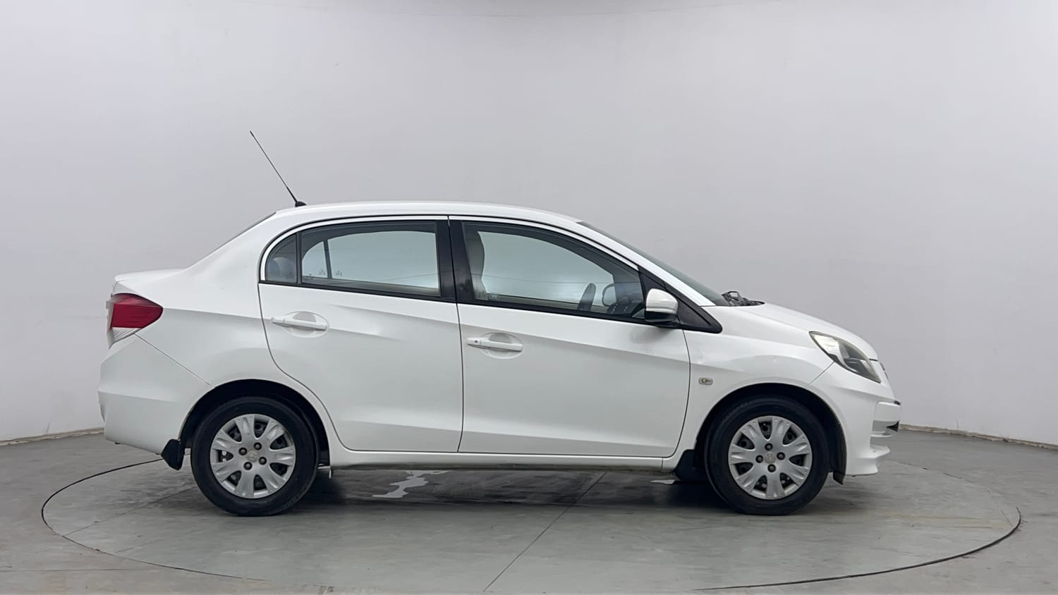 Used 2016 Honda Amaze 1.2 S i-VTEC Petrol Manual exterior RIGHT SIDE VIEW