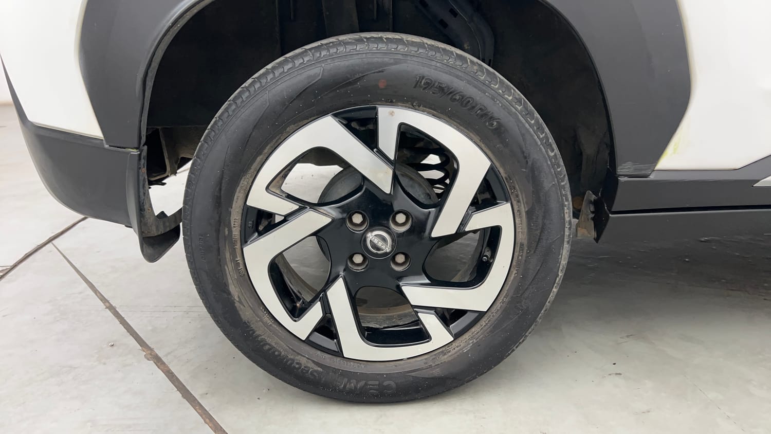 Used 2024 Nissan Magnite XV Premium Turbo CVT Petrol Automatic tyres RIGHT REAR TYRE RIM VIEW