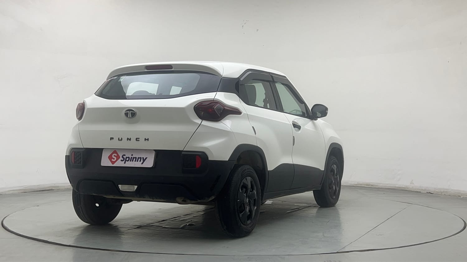 Used 2025 Tata Punch Pure (o) Petrol Manual exterior RIGHT REAR CORNER VIEW