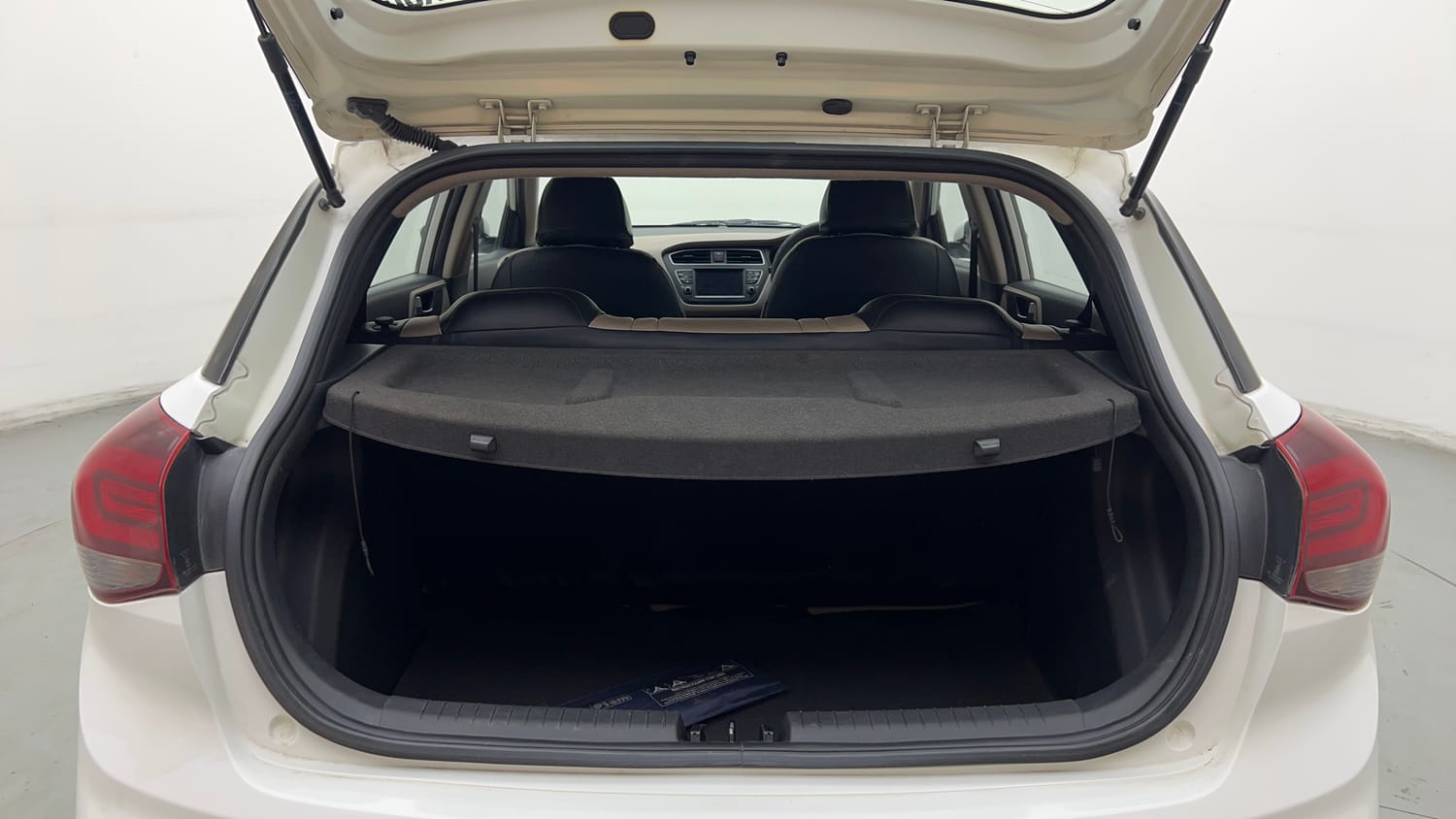 Used 2018 Hyundai Elite i20 Asta 1.2 AT Petrol Automatic interior DICKY INSIDE VIEW