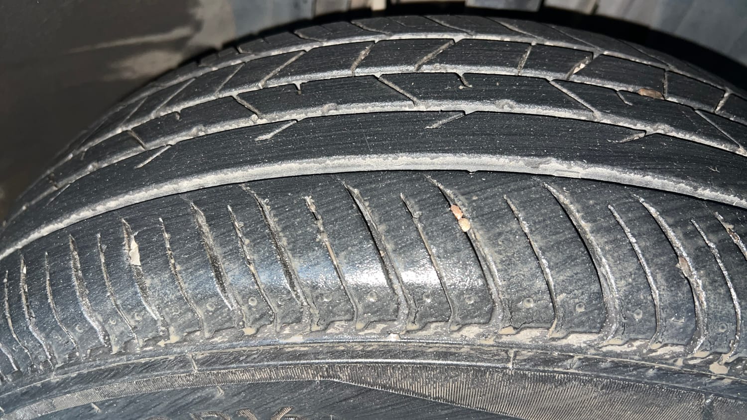 Used 2021 Renault Kiger RXT AMT Petrol Automatic tyres RIGHT FRONT TYRE TREAD VIEW