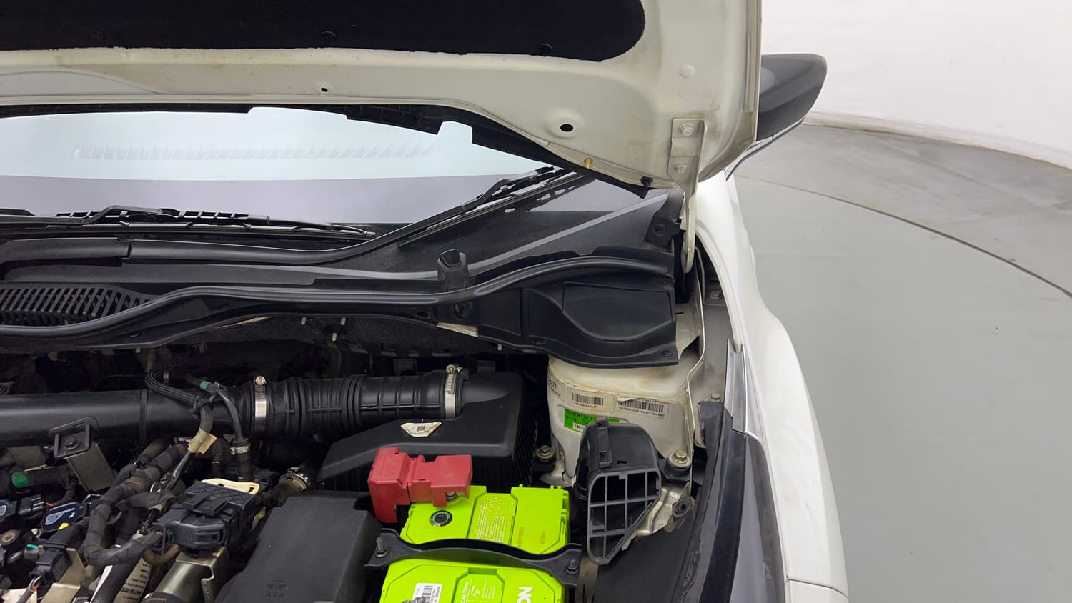 Used 2022 Tata Altroz XZ Plus i-Turbo Petrol Petrol Manual engine ENGINE LEFT SIDE HINGE & APRON VIEW