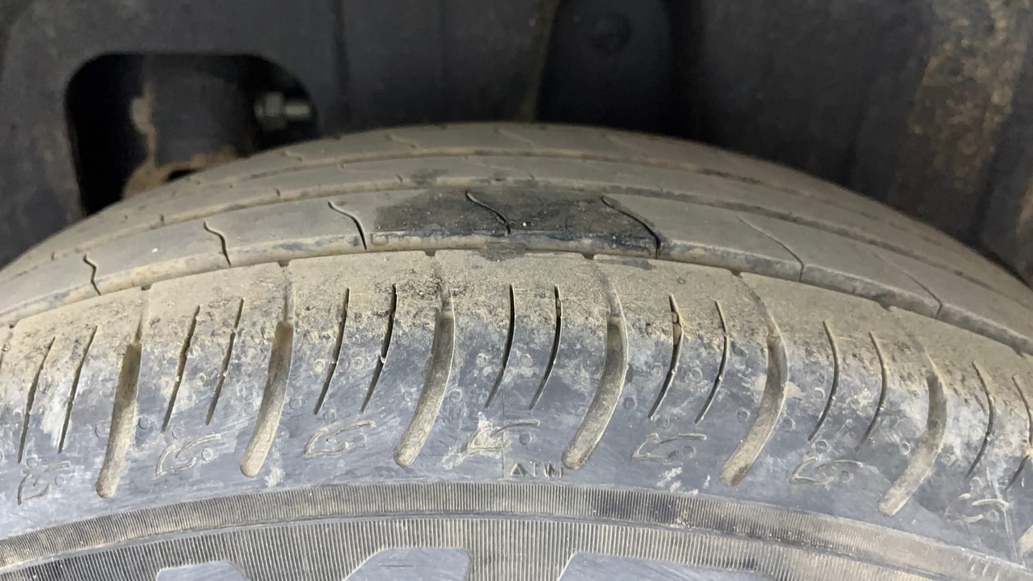 Used 2022 Mahindra XUV 300 W8 (O) 1.2 Petrol Petrol Manual tyres LEFT REAR TYRE TREAD VIEW