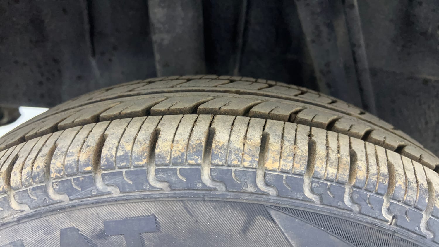 Used 2018 Renault Kwid 1.0 RXT AMT Opt Petrol Automatic tyres RIGHT REAR TYRE TREAD VIEW