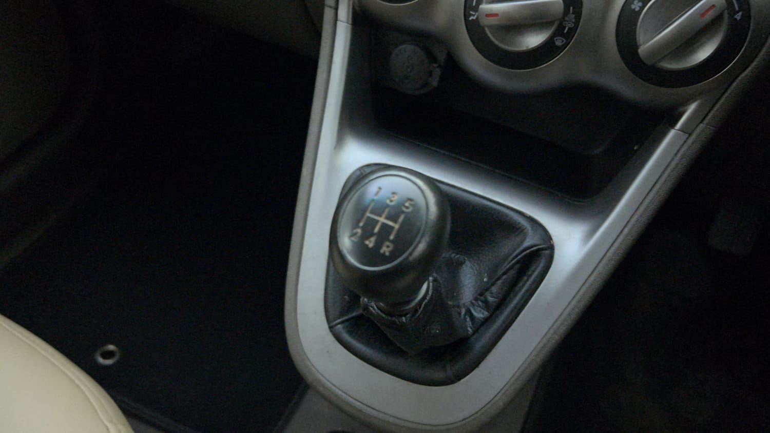 Used 2012 Hyundai i10 Magna 1.1 iRDE2 Petrol Manual interior GEAR  KNOB VIEW