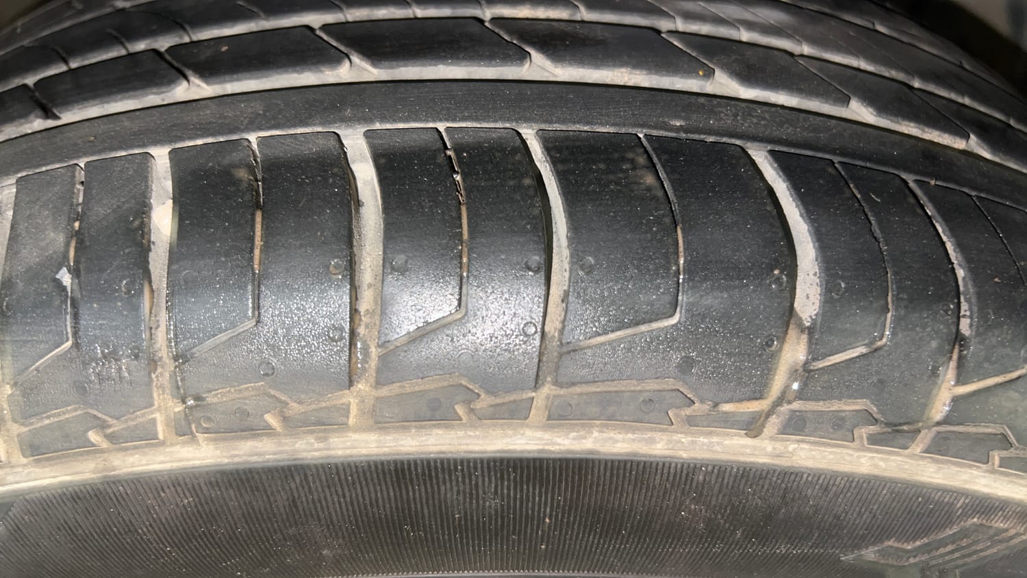 Used 2024 Hyundai Creta 1.5 Turbo Petrol DCT SX(O) Petrol Automatic tyres RIGHT FRONT TYRE TREAD VIEW