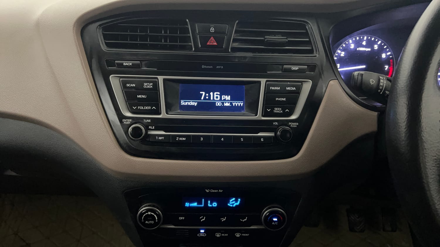 Used 2016 Hyundai Elite i20 Sportz 1.2 Petrol Manual interior MUSIC SYSTEM & AC CONTROL VIEW