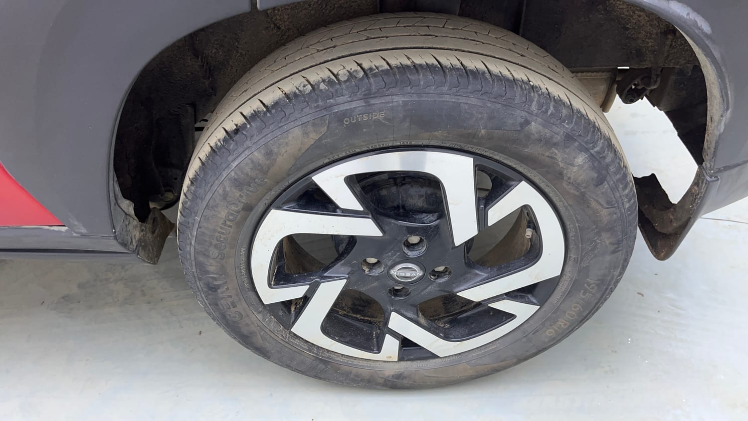 Used 2023 Nissan Magnite XV Premium Turbo Petrol Manual tyres LEFT REAR TYRE RIM VIEW