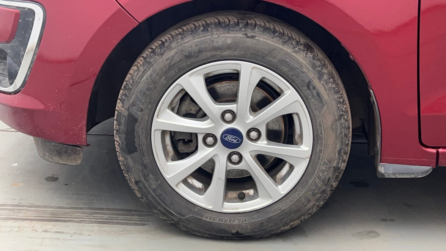 Used 2020 Ford Figo Titanium 1.2 Ti-VCT MT Petrol Manual tyres LEFT FRONT TYRE RIM VIEW
