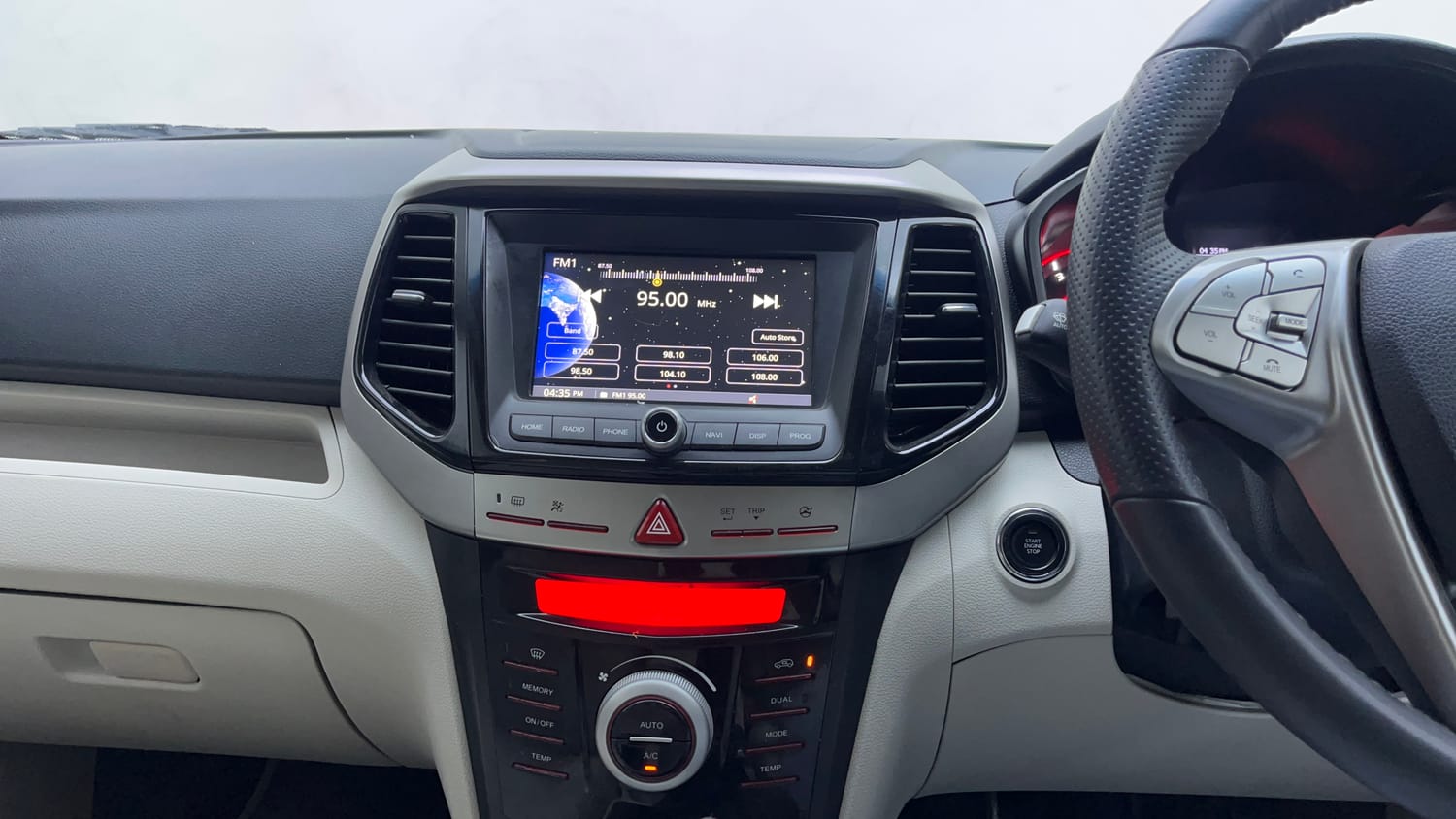 Used 2022 Mahindra XUV 300 W8 (O) 1.2 Petrol Petrol Manual interior MUSIC SYSTEM & AC CONTROL VIEW