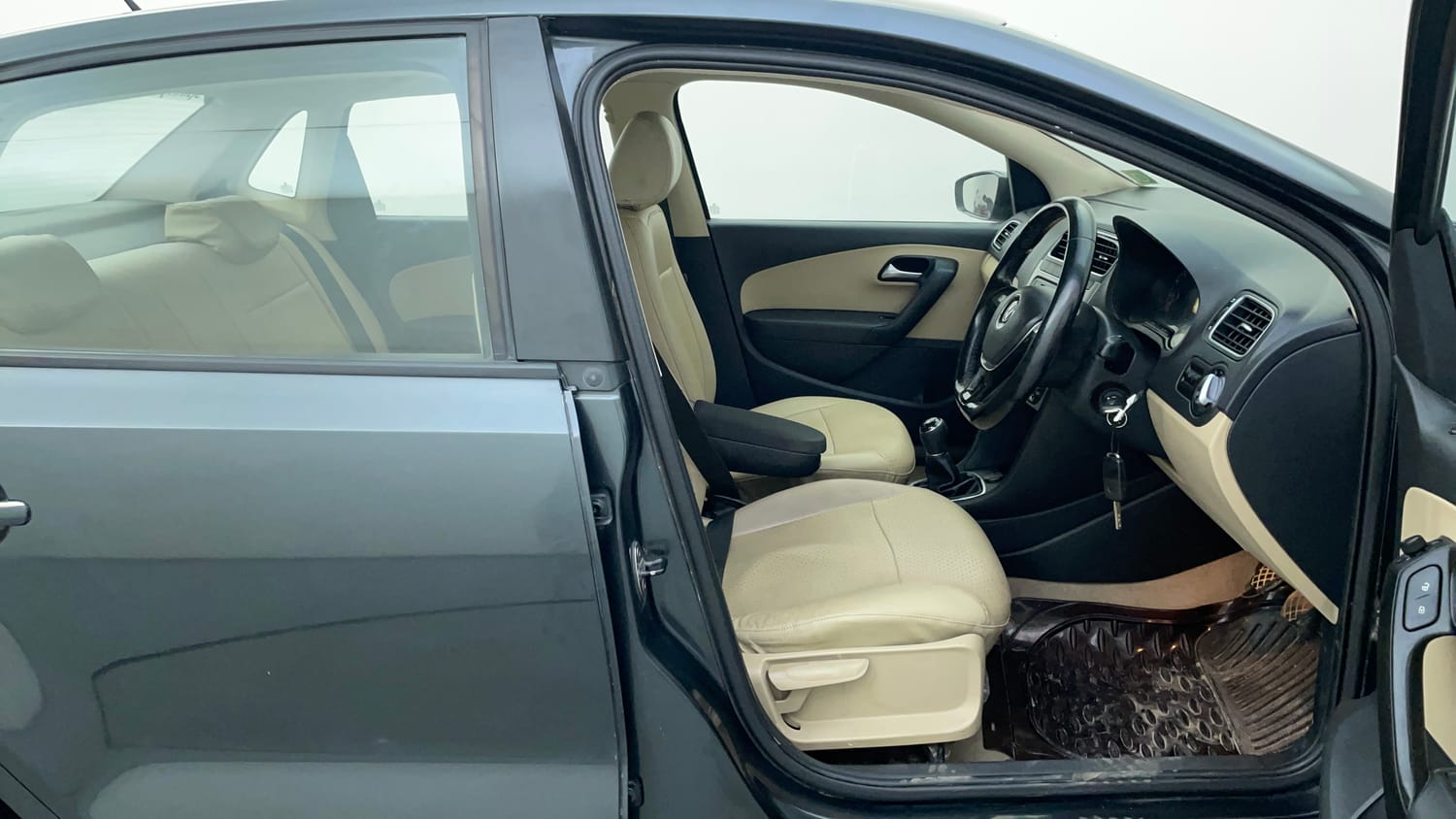 Used 2016 Volkswagen Ameo Highline1.2L (P) Petrol Manual interior RIGHT SIDE FRONT DOOR CABIN VIEW
