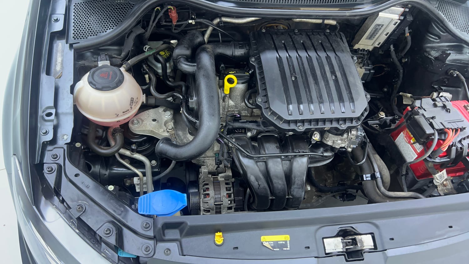 Used 2019 Volkswagen Ameo Comfortline 1.0L (P) Petrol Manual engine ENGINE RIGHT SIDE VIEW