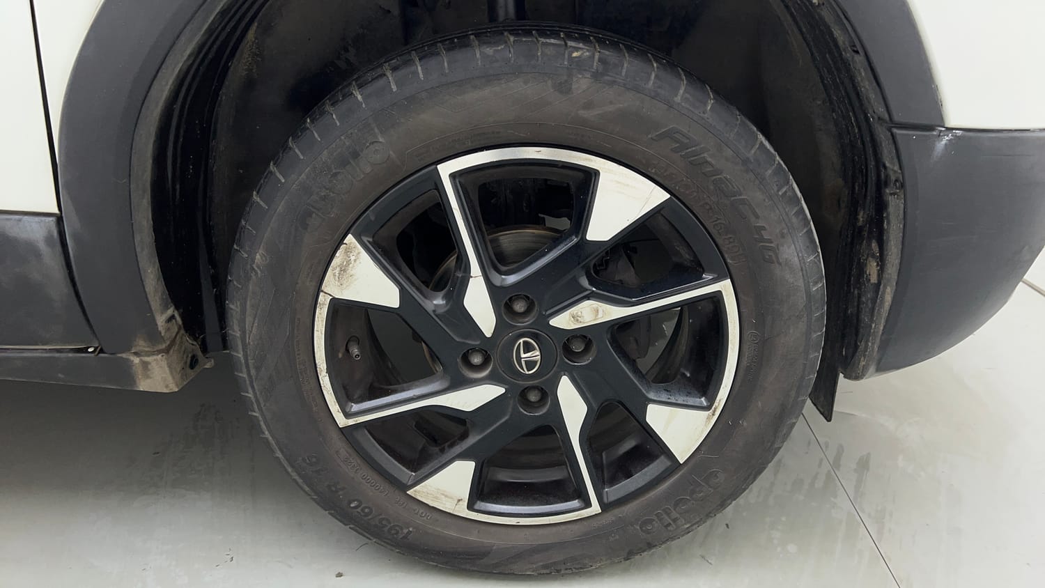 Used 2022 Tata Punch Creative AMT Petrol Automatic tyres RIGHT FRONT TYRE RIM VIEW
