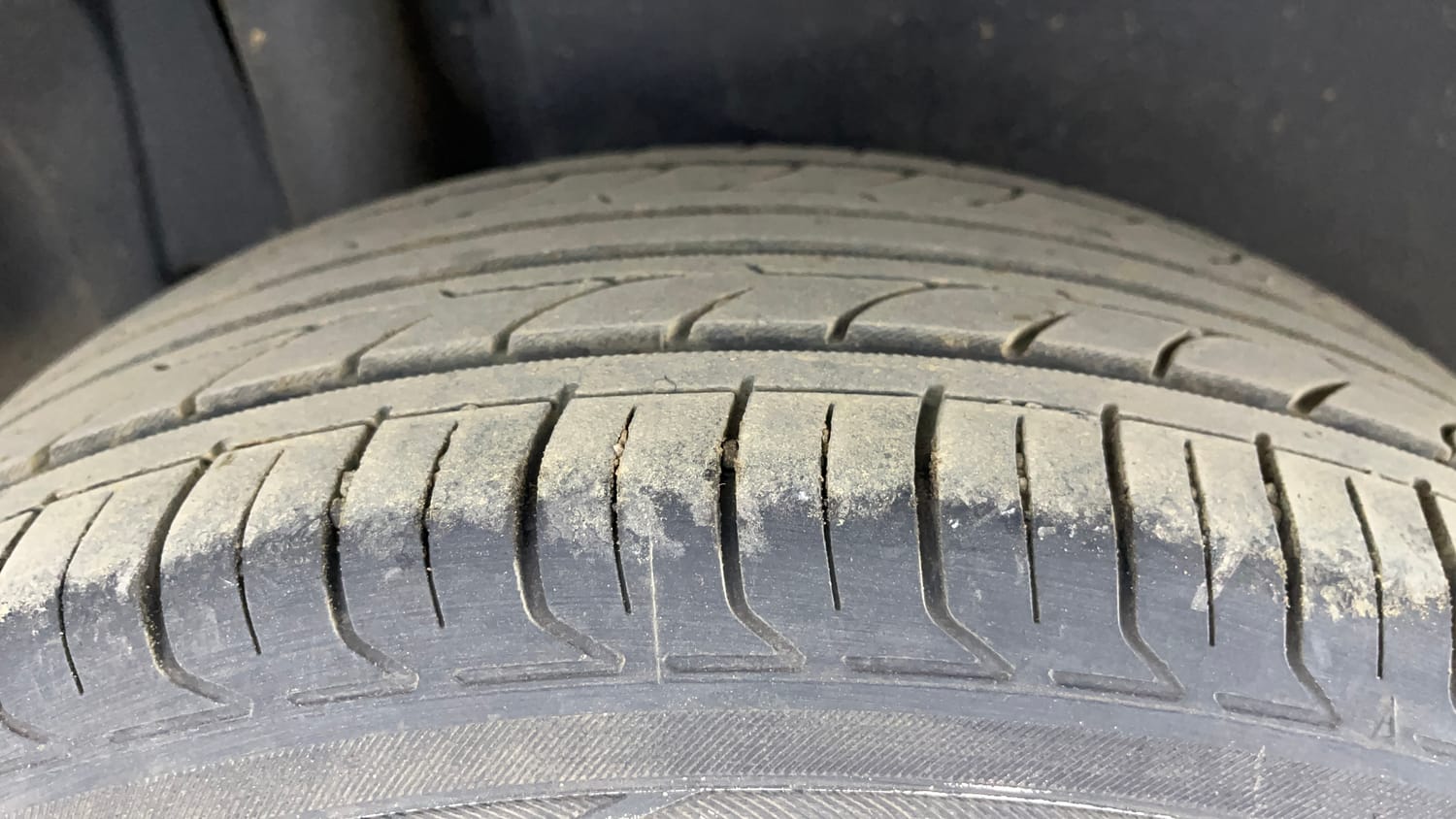 Used 2017 Maruti Suzuki Vitara Brezza VDi (O) Diesel Manual tyres RIGHT REAR TYRE TREAD VIEW