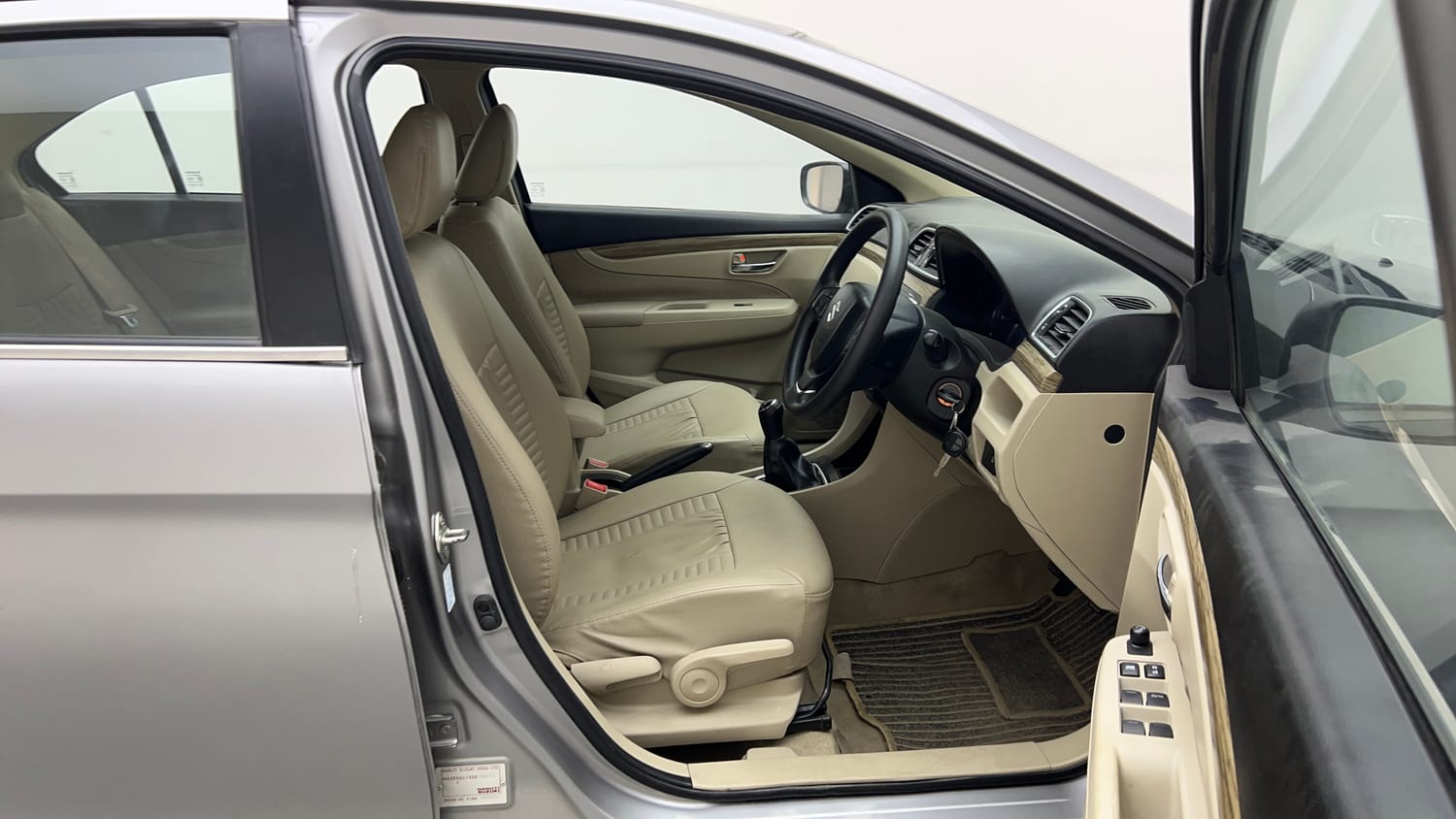 Used 2018 Maruti Suzuki Ciaz Delta Hybrid 1.5 Petrol Manual interior RIGHT SIDE FRONT DOOR CABIN VIEW