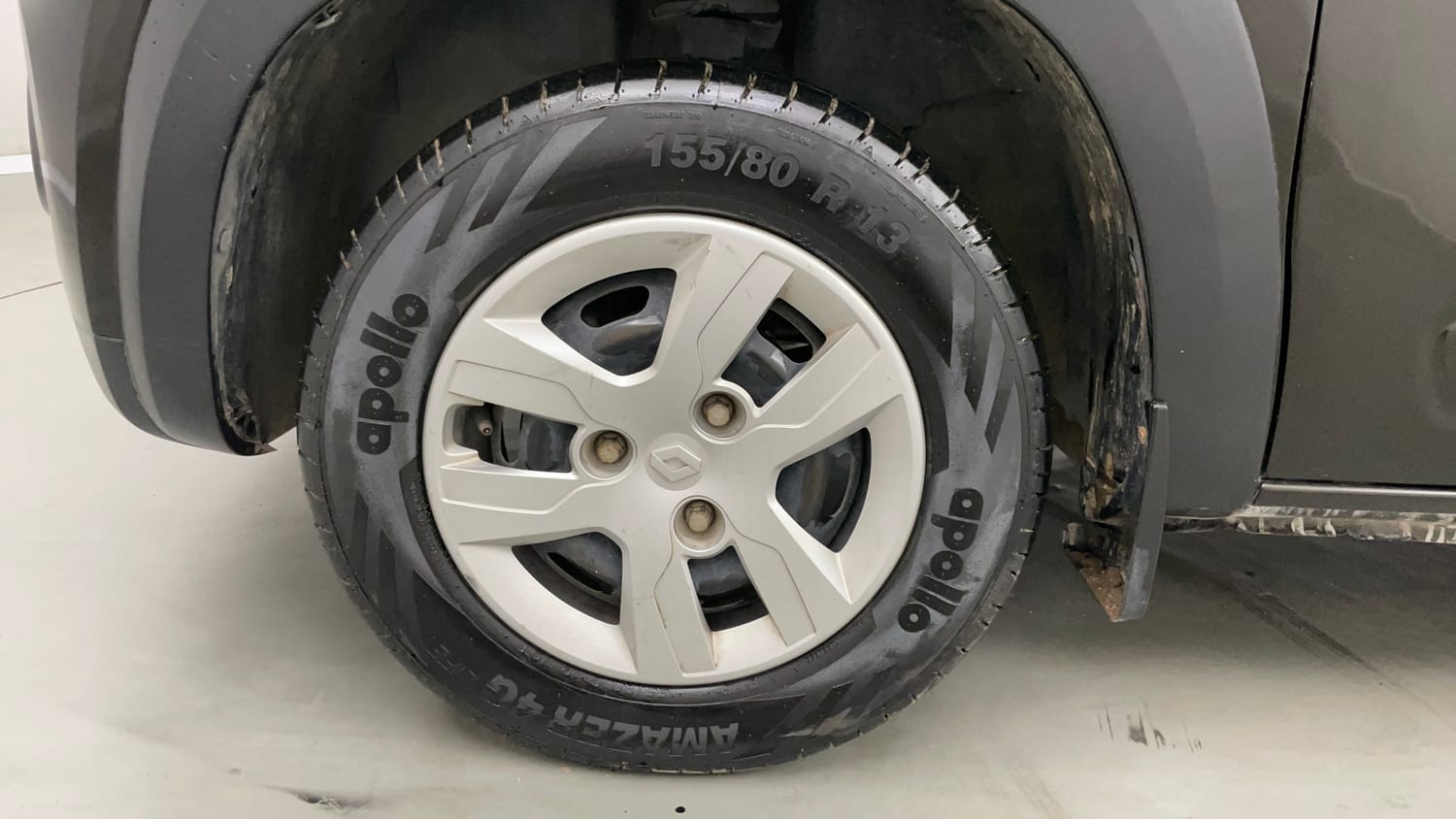 Used 2019 Renault Kwid RXT (O) 1.0 SCE Edition Petrol Manual tyres LEFT FRONT TYRE RIM VIEW