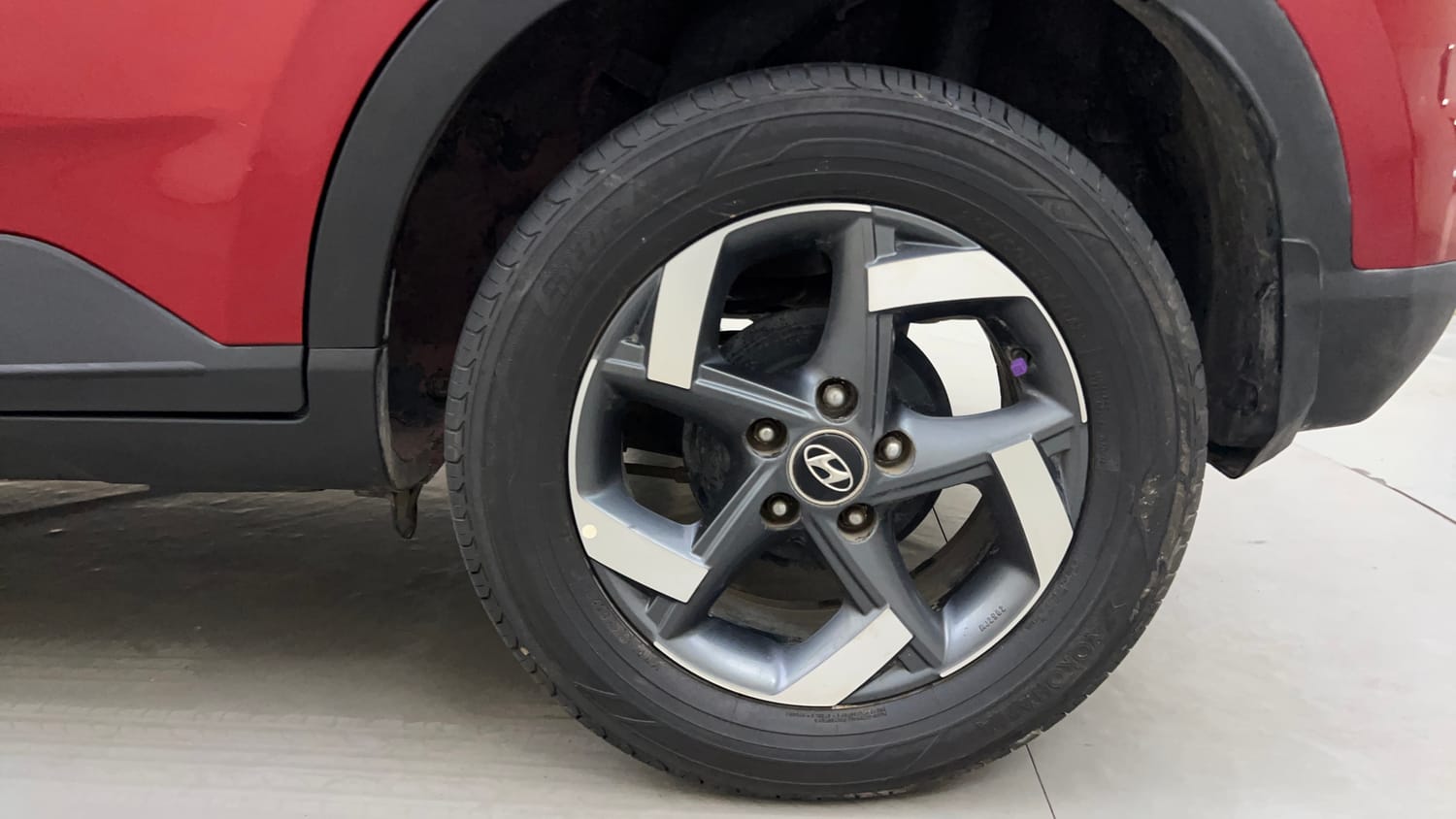 Used 2019 hyundai Venue SX 1.0 Turbo Petrol Petrol Manual tyres LEFT REAR TYRE RIM VIEW
