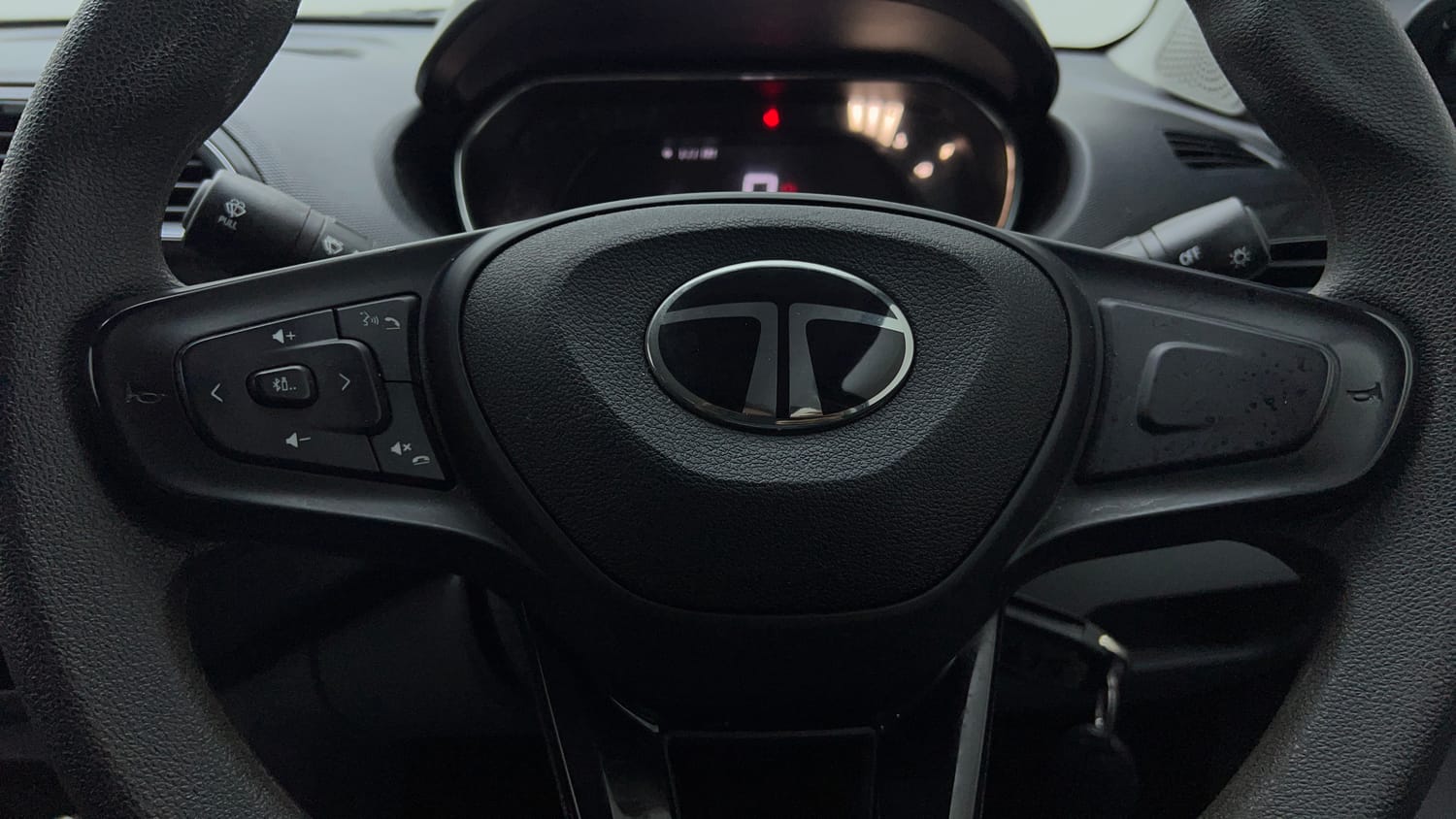 Used 2024 Tata Tiago XTA Petrol Automatic top_features Steering mounted controls