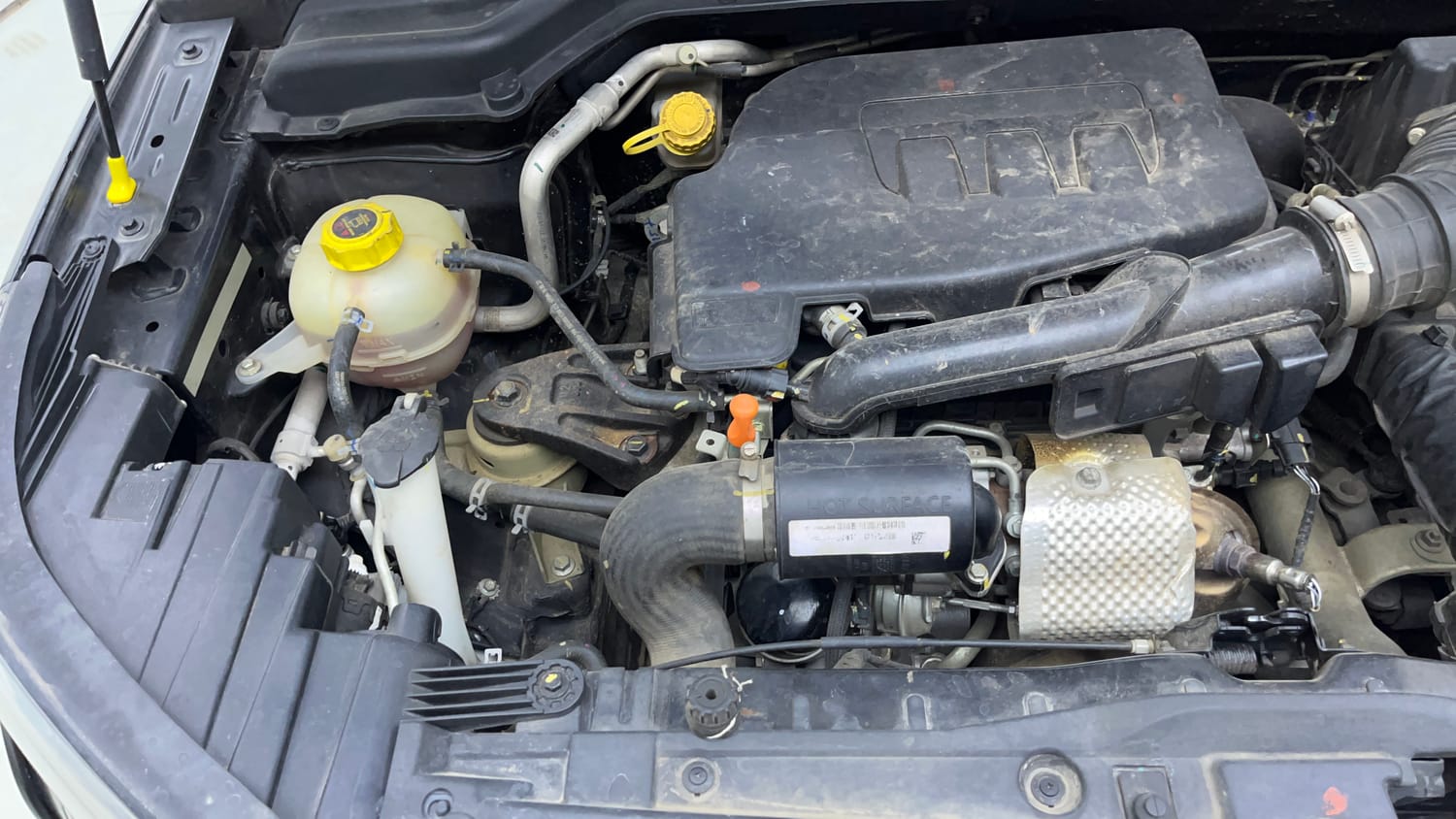 Used 2022 Mahindra XUV 300 W8 (O) 1.2 Petrol Petrol Manual engine ENGINE RIGHT SIDE VIEW