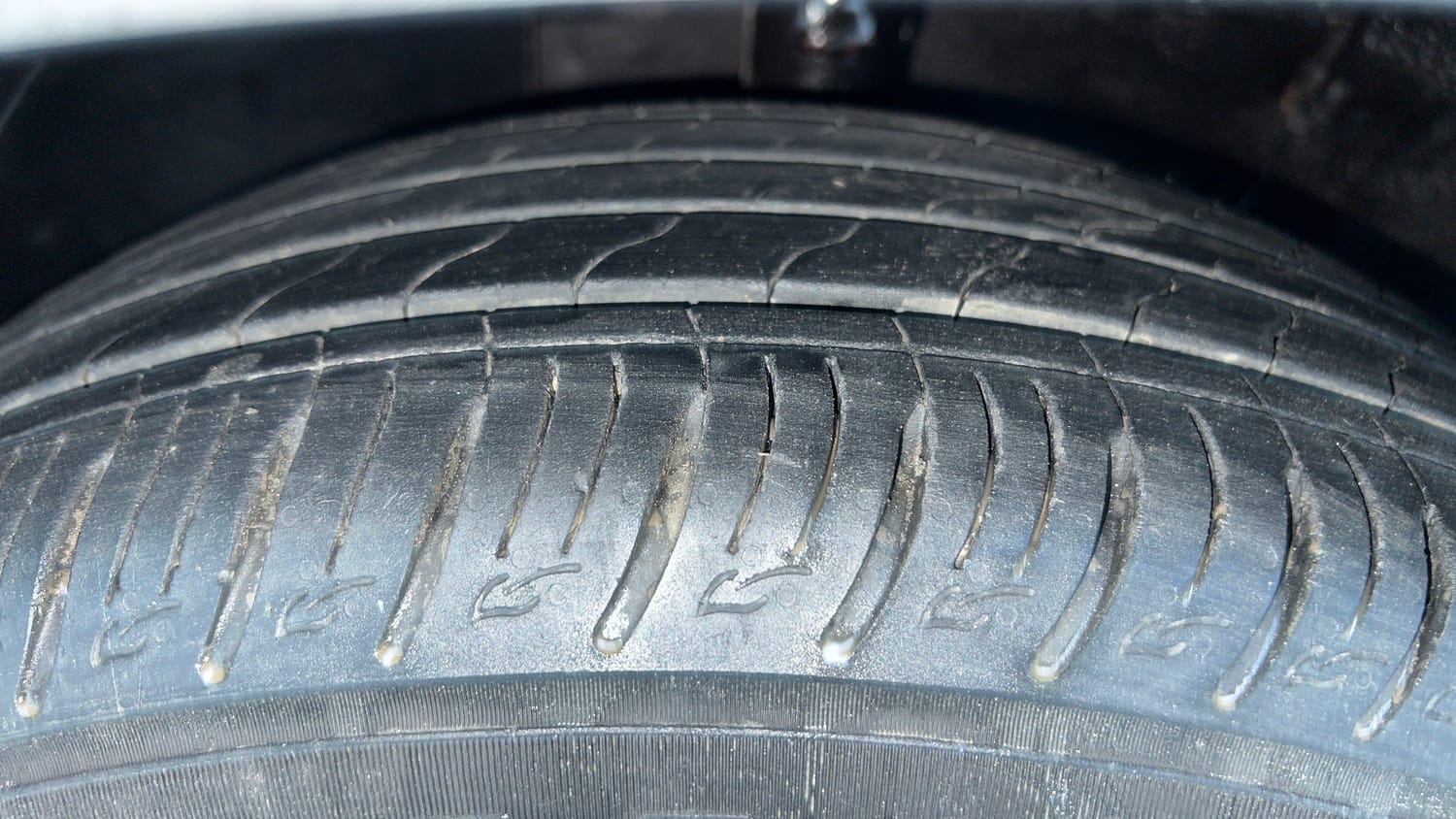 Used 2024 Kia Sonet GTX Plus 1.0 Turbo Petrol DCT Dual Tone Petrol Automatic tyres LEFT FRONT TYRE TREAD VIEW