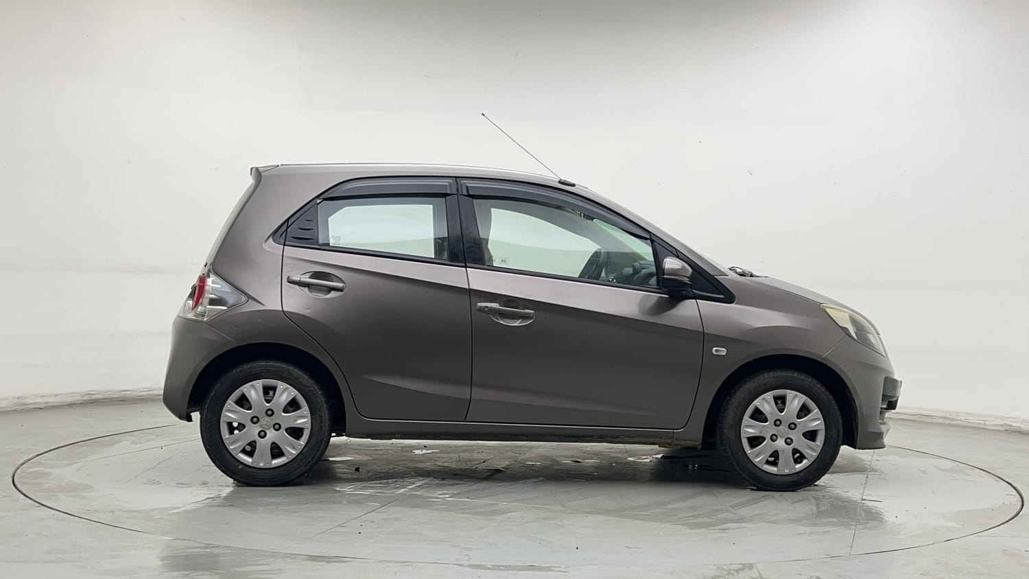 Used 2015 Honda Brio S MT Petrol Manual exterior RIGHT SIDE VIEW