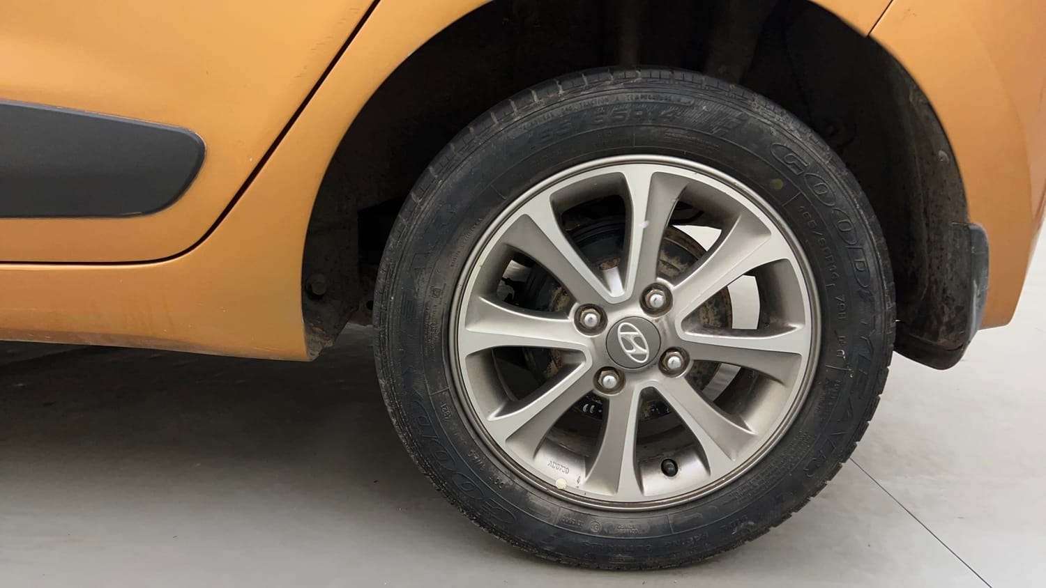 Used 2015 Hyundai Grand i10 Asta 1.2 Kappa VTVT (O) Petrol Manual tyres LEFT REAR TYRE RIM VIEW