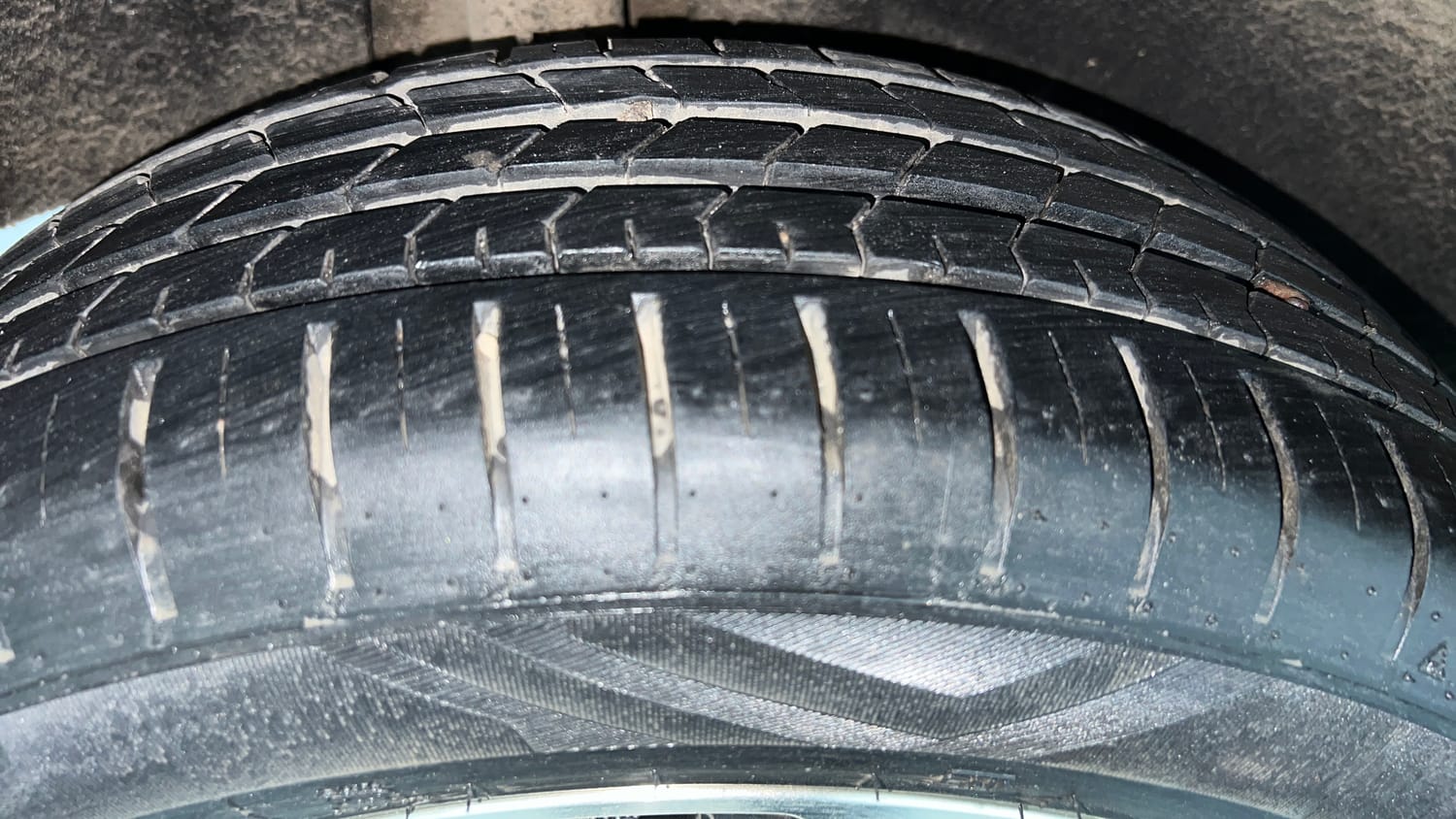 Used 2020 Maruti Suzuki Baleno Zeta Automatic Petrol Automatic tyres RIGHT REAR TYRE TREAD VIEW