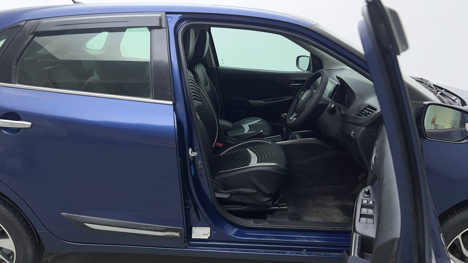 Used 2019 Maruti Suzuki Baleno Alpha Petrol Manual interior RIGHT SIDE FRONT DOOR CABIN VIEW