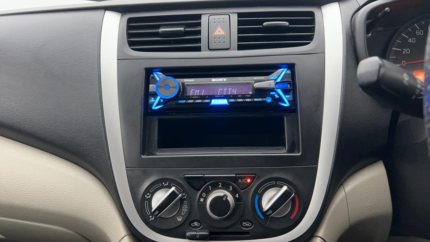Used 2015 Maruti Suzuki Celerio VXi Petrol Manual interior MUSIC SYSTEM & AC CONTROL VIEW