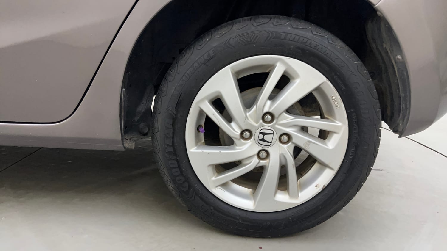 Used 2016 Honda Jazz V AT Petrol Petrol Automatic tyres LEFT REAR TYRE RIM VIEW