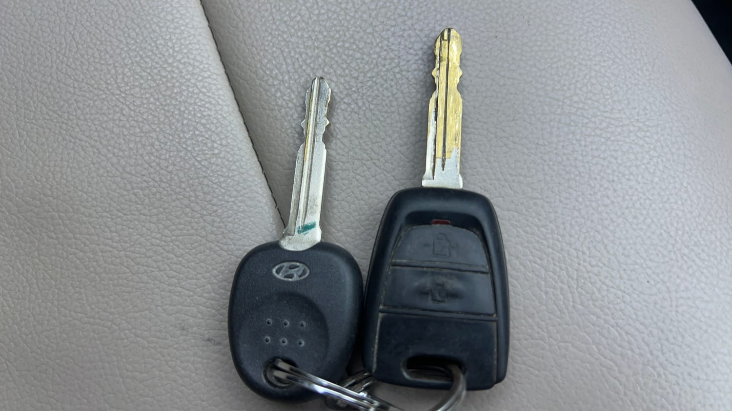 Used 2019 Hyundai Santro Sportz CNG Cng Manual extra CAR KEY VIEW