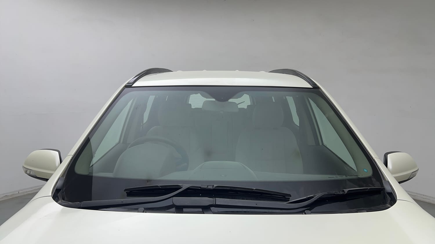 Used 2021 Mahindra XUV500 W7 Diesel Manual exterior FRONT WINDSHIELD VIEW