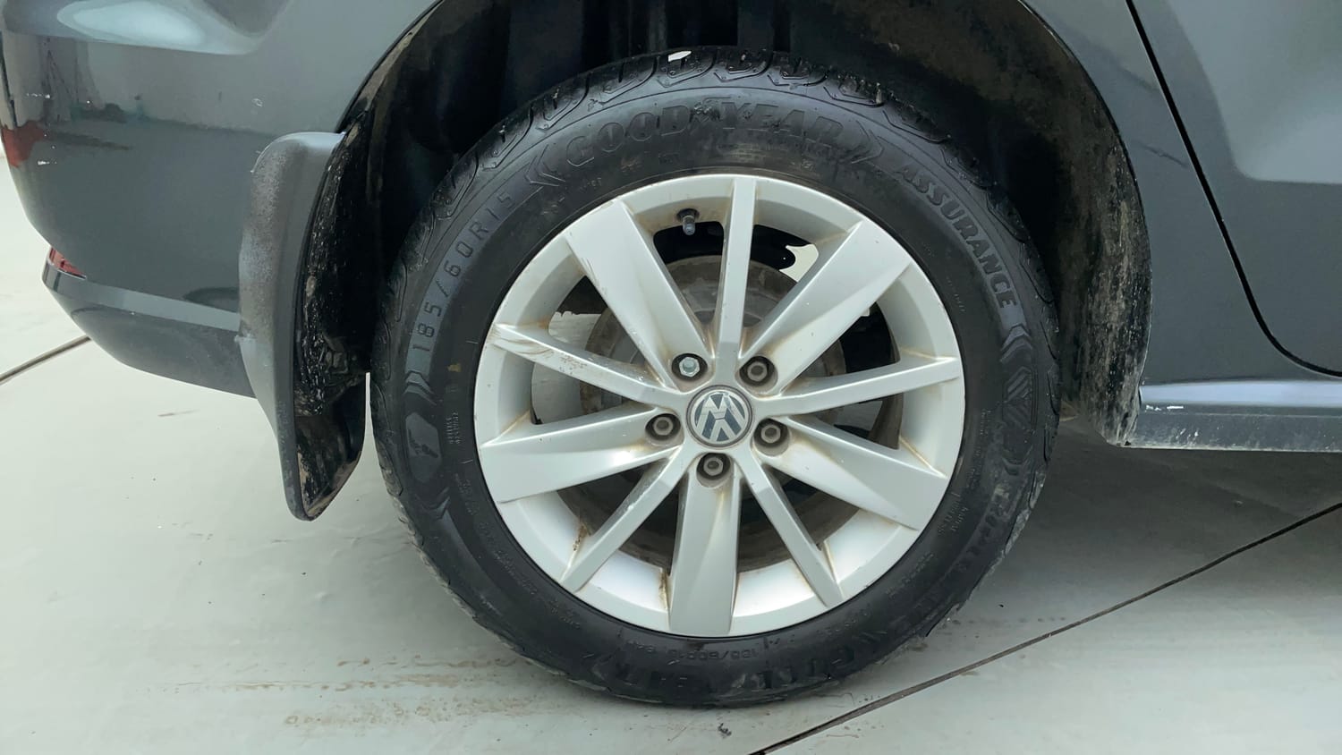 Used 2016 Volkswagen Ameo Highline1.2L (P) Petrol Manual tyres RIGHT REAR TYRE RIM VIEW