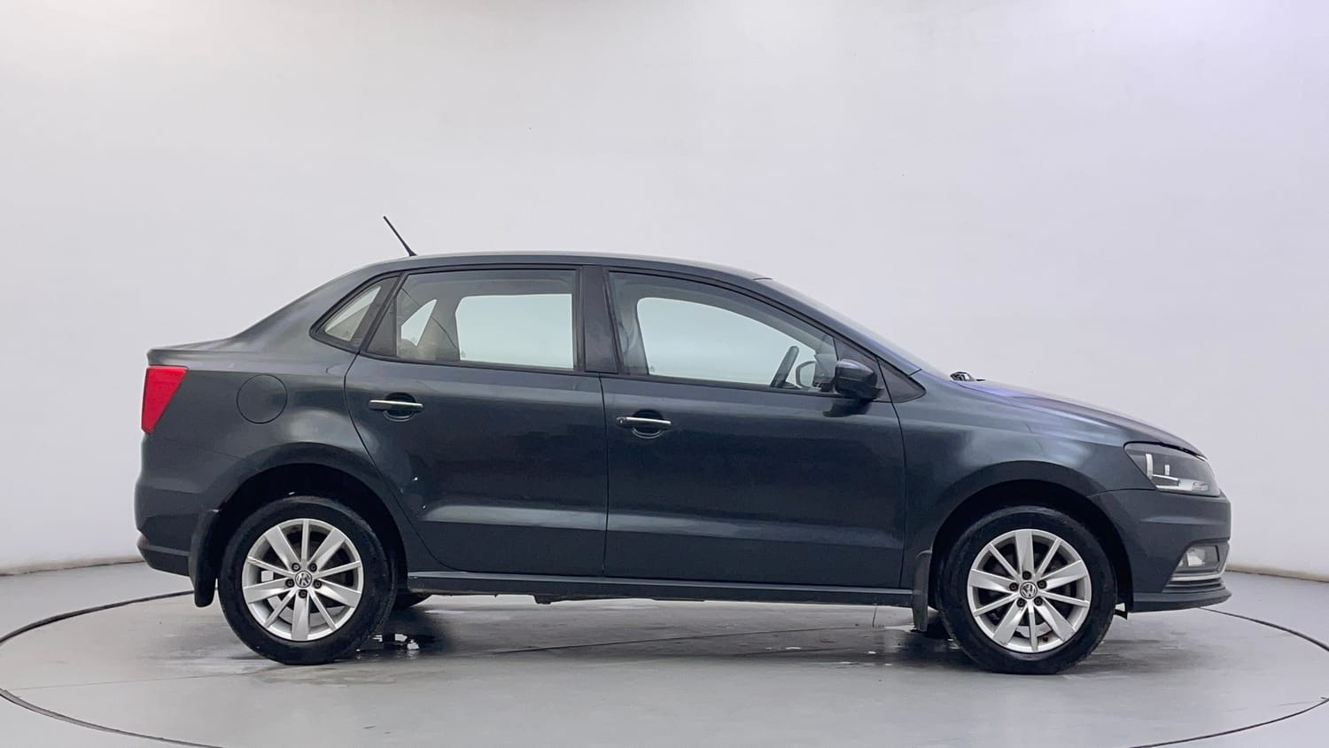 Used 2016 Volkswagen Ameo Highline1.2L (P) Petrol Manual exterior RIGHT SIDE VIEW