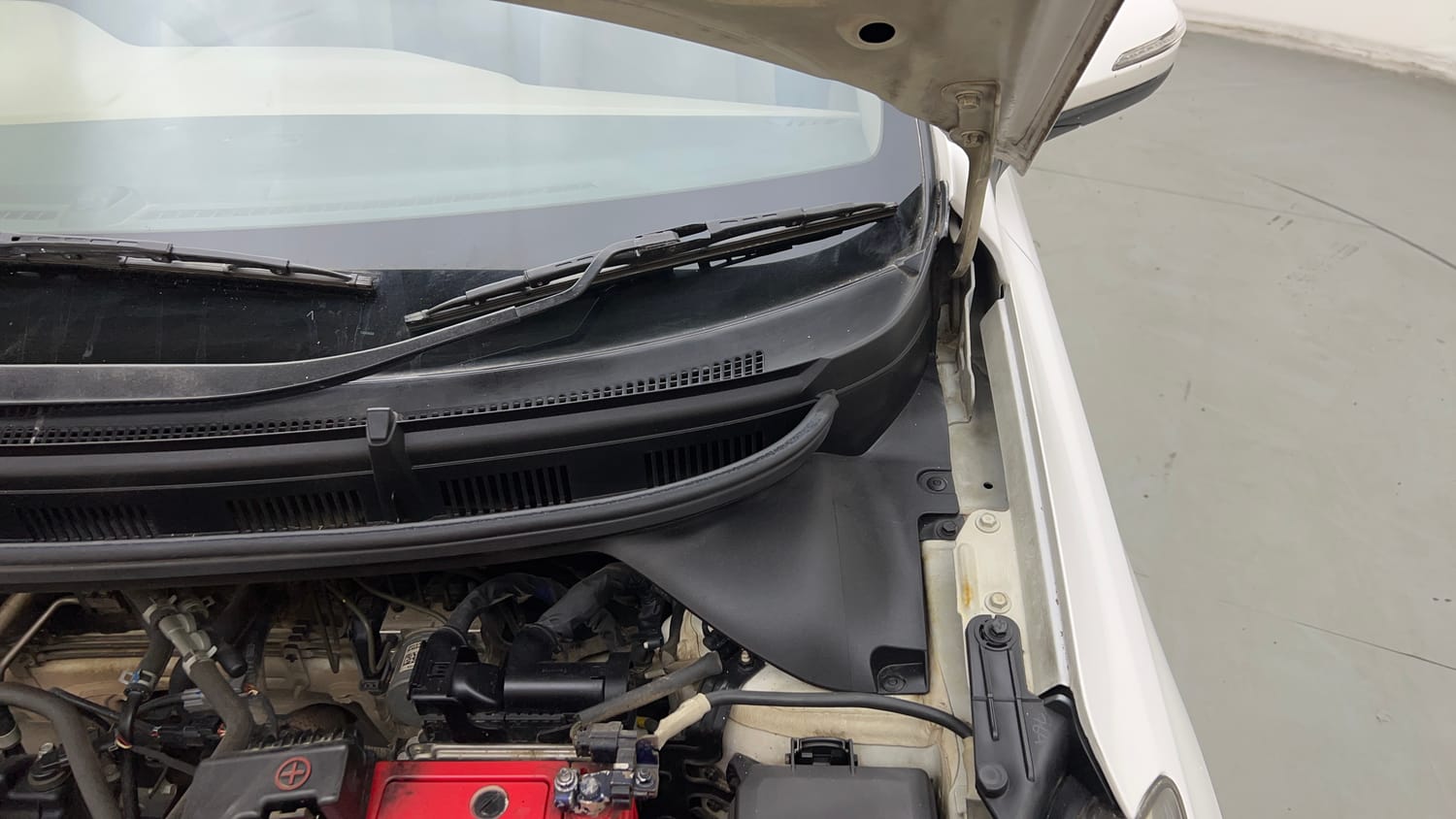 Used 2018 Hyundai Elite i20 Asta 1.2 AT Petrol Automatic engine ENGINE LEFT SIDE HINGE & APRON VIEW